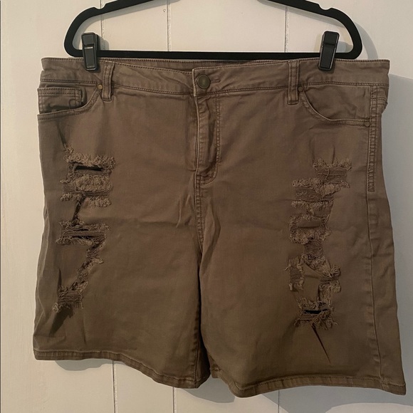 Army green distressed Bermuda shorts! Plus size 20 - Picture 1 of 3